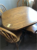 MODERN OAK PEDESTAL TABLE W/LEAF & 4 CHAIRS