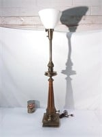 Lampe de table à abat-jour de verre