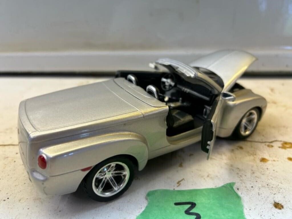 Silver Chevrolet SSR - Maisto Die Cast