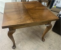 Vintage sq oak dining table with two pullout