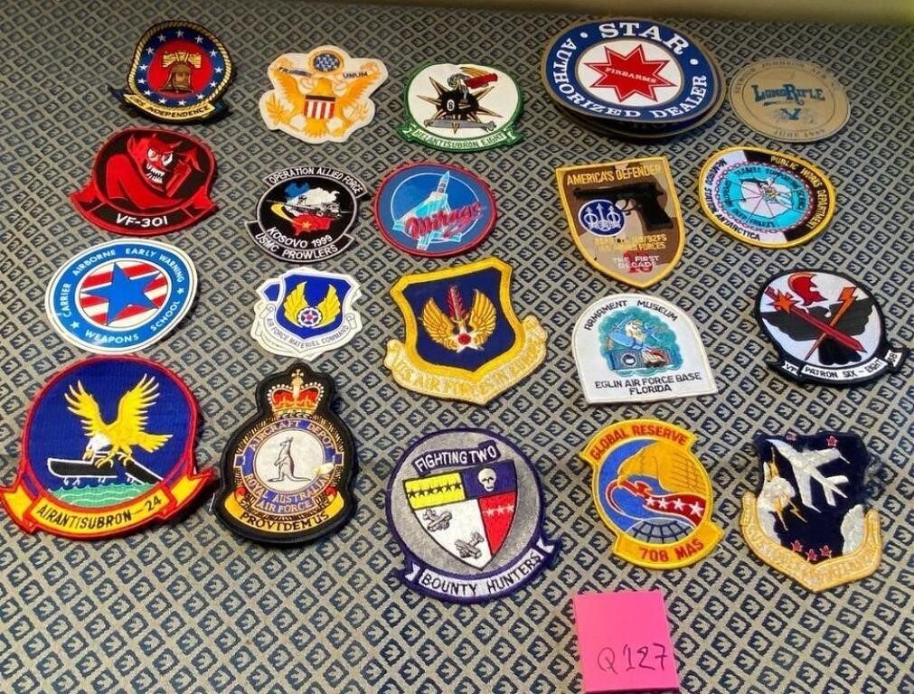 W - LOT OF COLLECTIBLE PATCHES (Q127)
