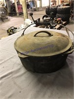 CAST IRON KETTLE W/ LID, RUSTED