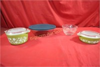 Pyrex Bowls 3 with Lids 4pc lot