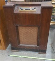 Antique Silverstone Radio