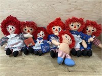 Flat of 6 Raggedy Ann and Andy dolls-