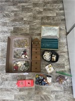 Jewelry and jewelry boxes