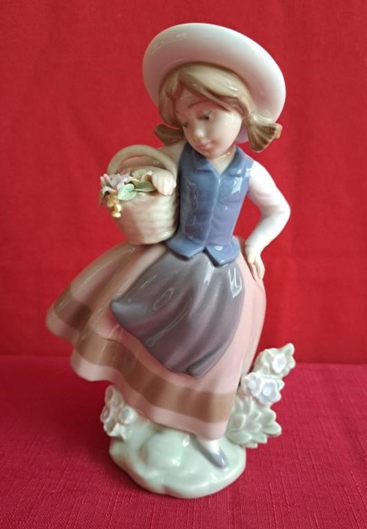 Llardo sweet scent girl with basket figurine