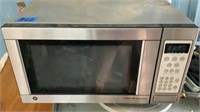 GE Turnable Microwave Oven