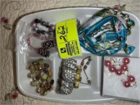 GROUP OF COSTUME JEWELRY, NECKLACES