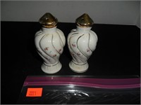 Japan Vase Salt and Pepper Shakers