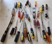 Q - LOT OF SMALL HAND TOOLS (T4)
