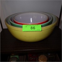 3 VINTAGE PYREX NESTING BOWLS