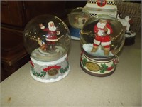 2 SNOWGLOBES (1 WITHOUT WATER)