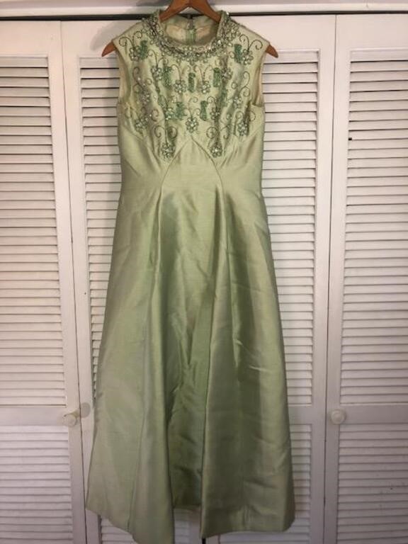 VINTAGE CLOTHING AUCTION - ENDING 6/10/24