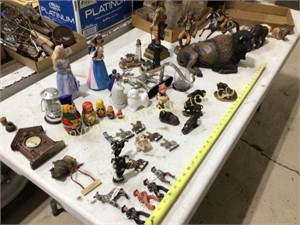 Lot figurines and collectibles, buffalo’s,