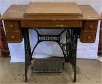 VTG Singer Mfc. Co. Sewing Table w/ Sewing Machine