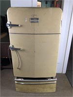 Retro 50s Frigidaire fridge