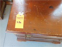 Lot 270  (4) Drawer Dresser.