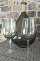 EMERALD GREEN WINE VESSEL AND STEMWARE