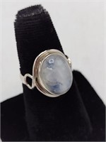 .925 Silver & Moonstone Style Ring TW: 5.8g