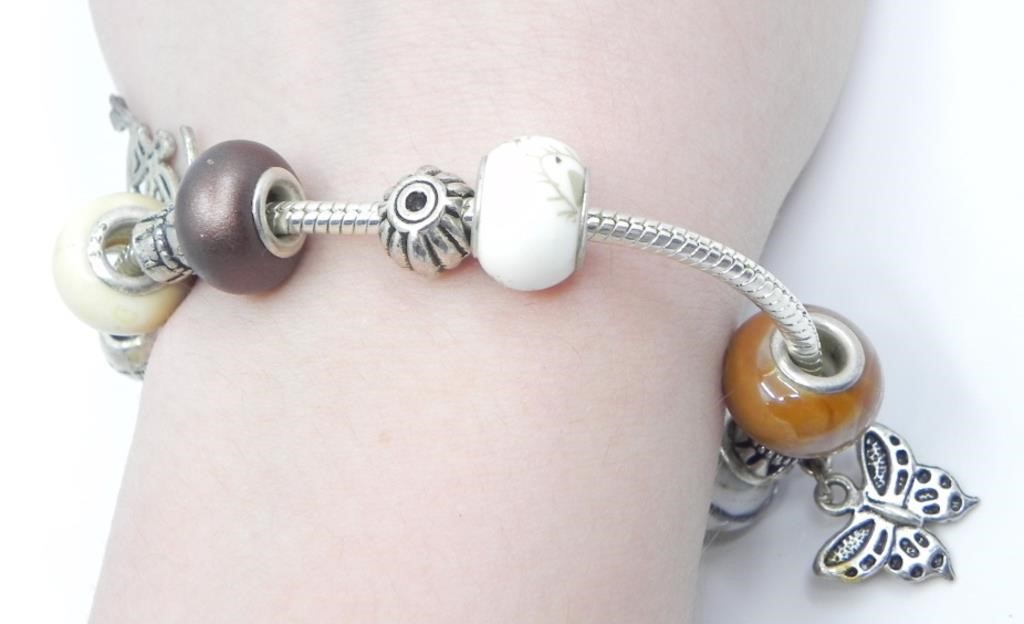 SILVERTONE & BEAD CHARM BRACELET-TOTAL WEIGHT 35g