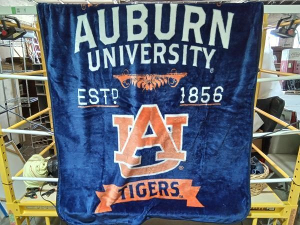 Auburn fleece throw