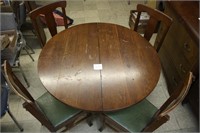 Oak Round Dining Table w/ 4 chairs