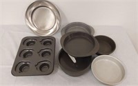BAKING PANS - CONTENTS OF BOX -
