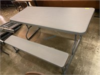 COLLAPSIBLE OUTDOOR PICNIC TABLE