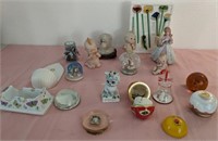 703 - MIXED LOT OF CERAMIC FIGURINES