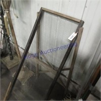 Screen-front easel, 17 x 40
