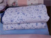 Floral reversible quilted bedspread