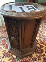 Plastic end table 18” X 21”