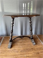 Unique VTG Accent Table