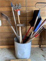 GARDENING TOOLS+60 LBS CONCRETE