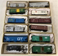 lot of 12 Accurail HO Train Cars