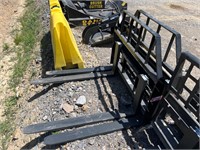 Unused 3500 LB Quick Attach Pallet Forks