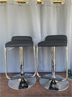 Adjustable height stools
