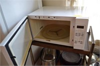 G.E. MICROWAVE OVEN