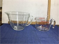 Pyrex  4 cup glass measuring bowl and 8 cup glass
