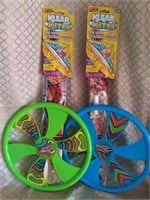 NEW -two kites and two frisbees