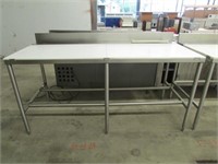 STAINLESS STEEL WORK TABLE WITH CUTTING BOARD INSE