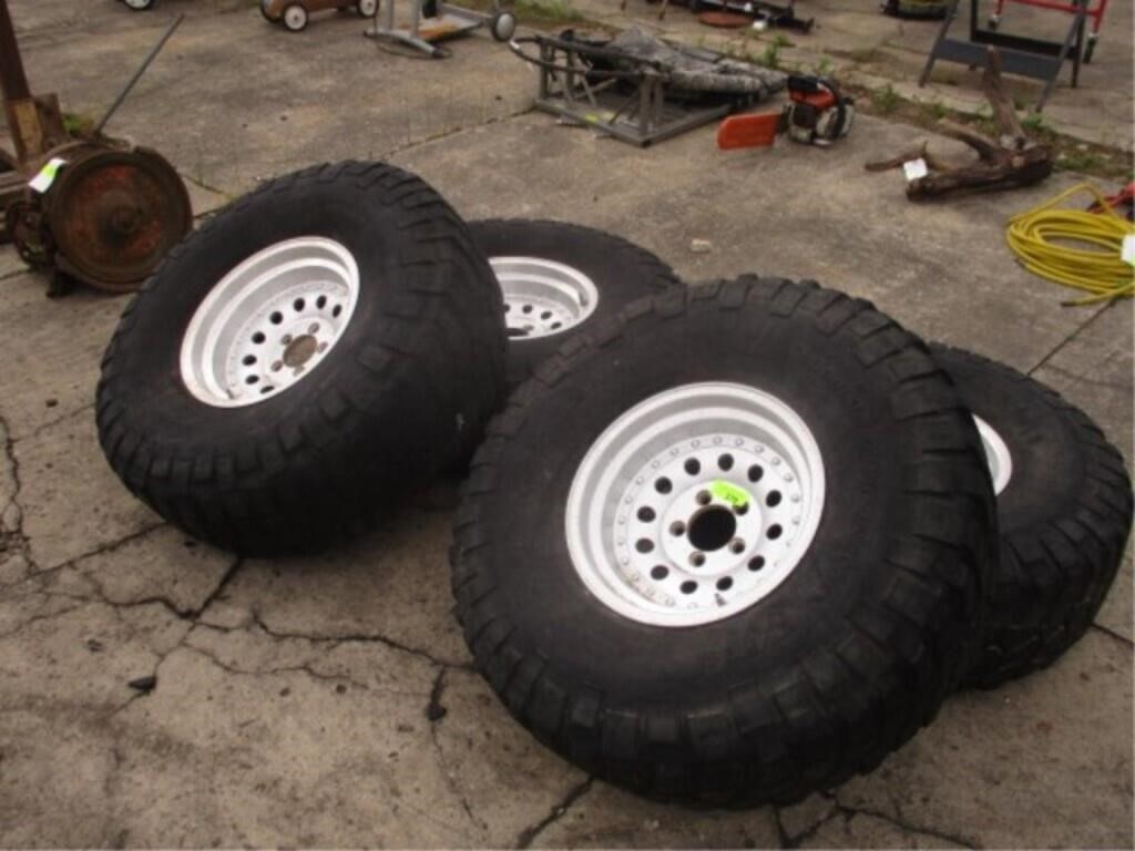 4 35x12.50R15 tires on wheels