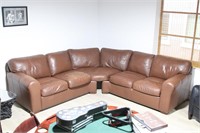 BROWN LEATHER SECTIONAL/AMERICAN LEATHER CO.