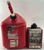 5 Gallon Gas Can w/ Little Gas & REDA Gas Can