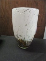 ART GLASS VASE 8.5"T