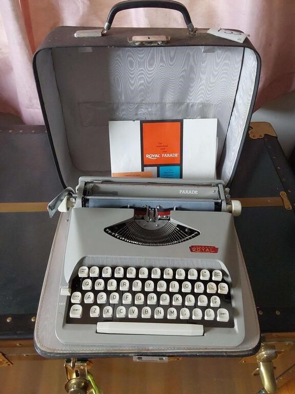 Royal Parade Manual Typewriter