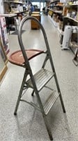 Step stool w/Tray *LYS.  NO SHIPPING.  Important