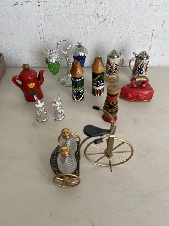 German, Miscellaneous Salt and Pepper Shakers