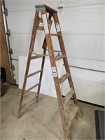 Wood 6 ft. step ladder, Werner